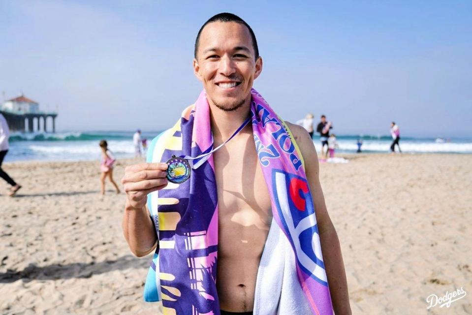 　チャリティー水泳大会に参加したエドマン（ロサンゼルス・ドジャース提供）