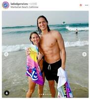 　イベントに参加したグラスノーとメーガンさん。ドジャーワイブスのインスタグラム（ｌａｄｏｄｇｅｒｗｉｖｅｓ）より