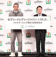 　セブンイレブン・ジャパンとのパートナーシップ契約を発表したイチロー氏（左）＝撮影・園田高夫