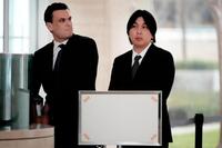 　連邦地裁に着いた水原一平被告（右）（ＡＰ＝共同）