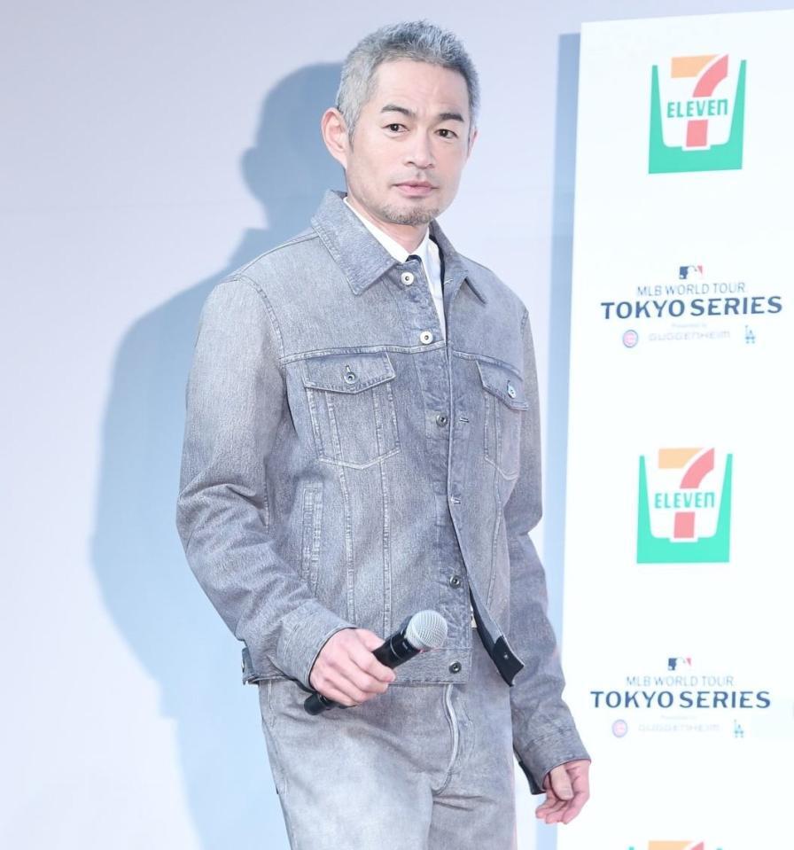 　登壇するイチロー氏（撮影・園田高夫）