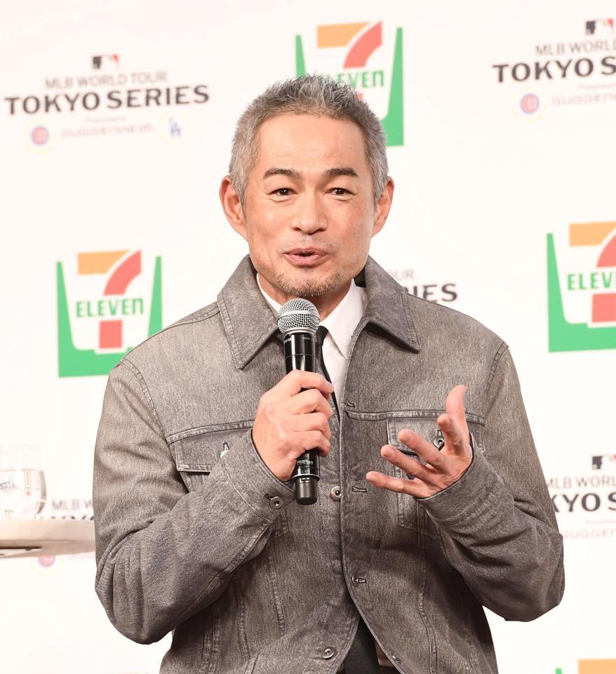 　殿堂入りのエピソードを明かすイチロー氏（撮影・園田高夫）