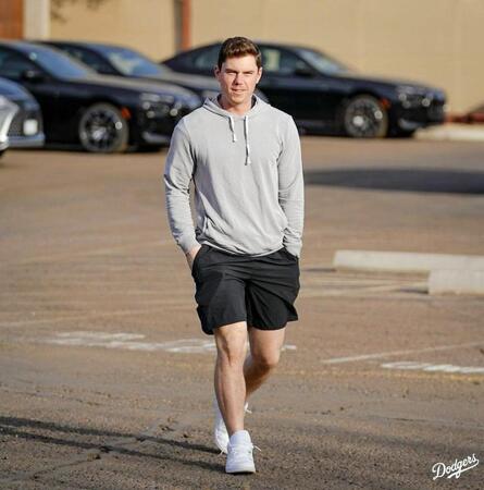 　キャンプ施設に入るスミス（ロサンゼルス・ドジャース提供）