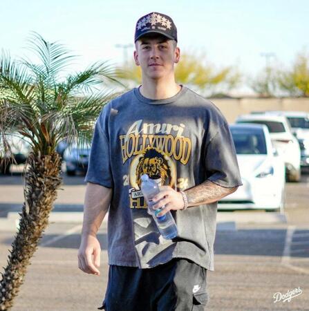 　キャンプ施設に入るミラー（ロサンゼルス・ドジャース提供）