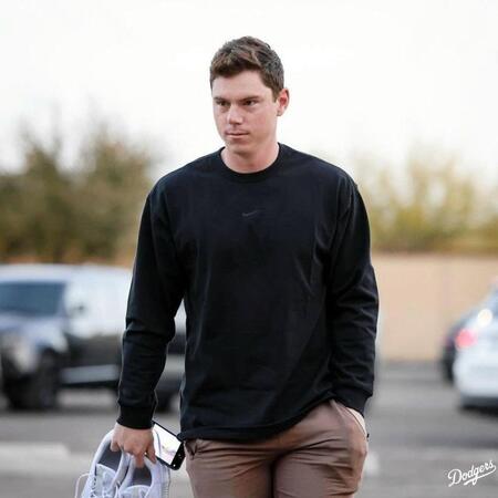 　キャンプ施設に入るスミス（ロサンゼルス・ドジャース提供）