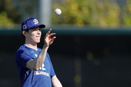 　練習する佐々木