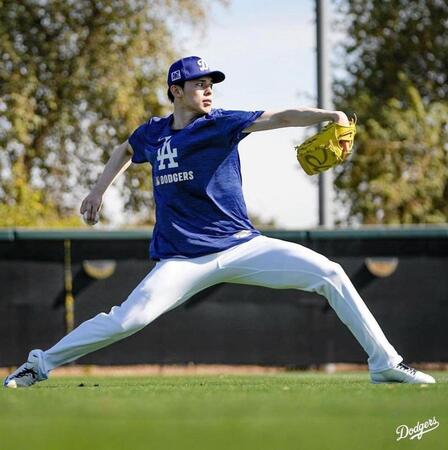 佐々木朗希は躍動感いっぱいのキャッチボール 大谷翔平は強烈なボール&神対応 山本由伸はブルペン一番乗り ド軍日本人選手まとめ