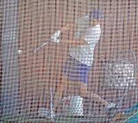 　ティー打撃をする大谷（共同）