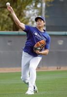 　キャッチボールする大谷