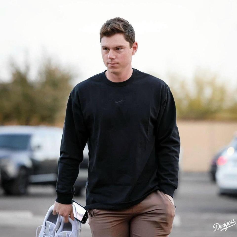 　キャンプ施設に入るスミス（ロサンゼルス・ドジャース提供）