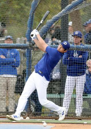 　フリー打撃を行う大谷