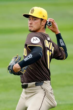 ダルビッシュと松井、軽快に パドレス、キャンプをスタート