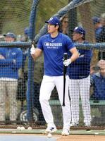 　フリー打撃を行う大谷