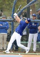 　フリー打撃を行う大谷