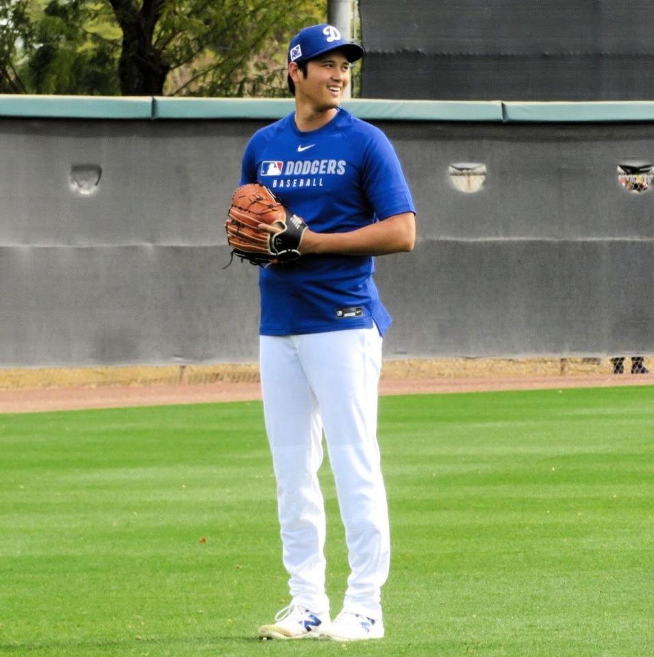 　キャッチボールを行う大谷（撮影・小林信行）