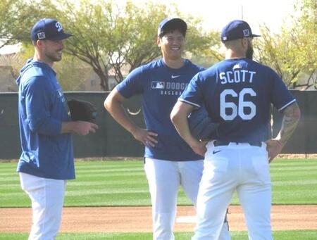 大谷翔平が佐々木朗希の投球に注目 練習の合間に交流した“大谷キラー”は「彼は本当にいい人」