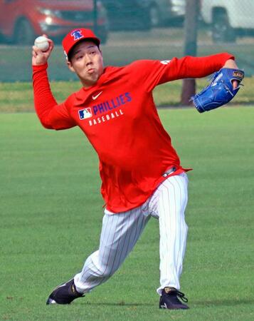 　キャッチボールする青柳（共同）