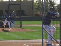 　捕手スミス（手前）らを完ぺきに抑えた山本（撮影・小林信行）