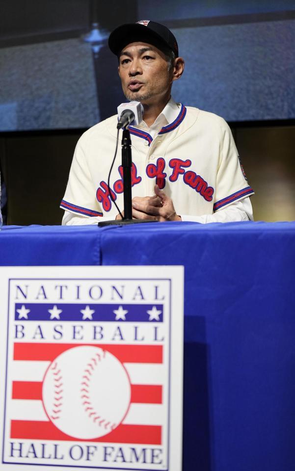 　米国野球殿堂博物館で記者会見するイチローさん＝１月（共同）