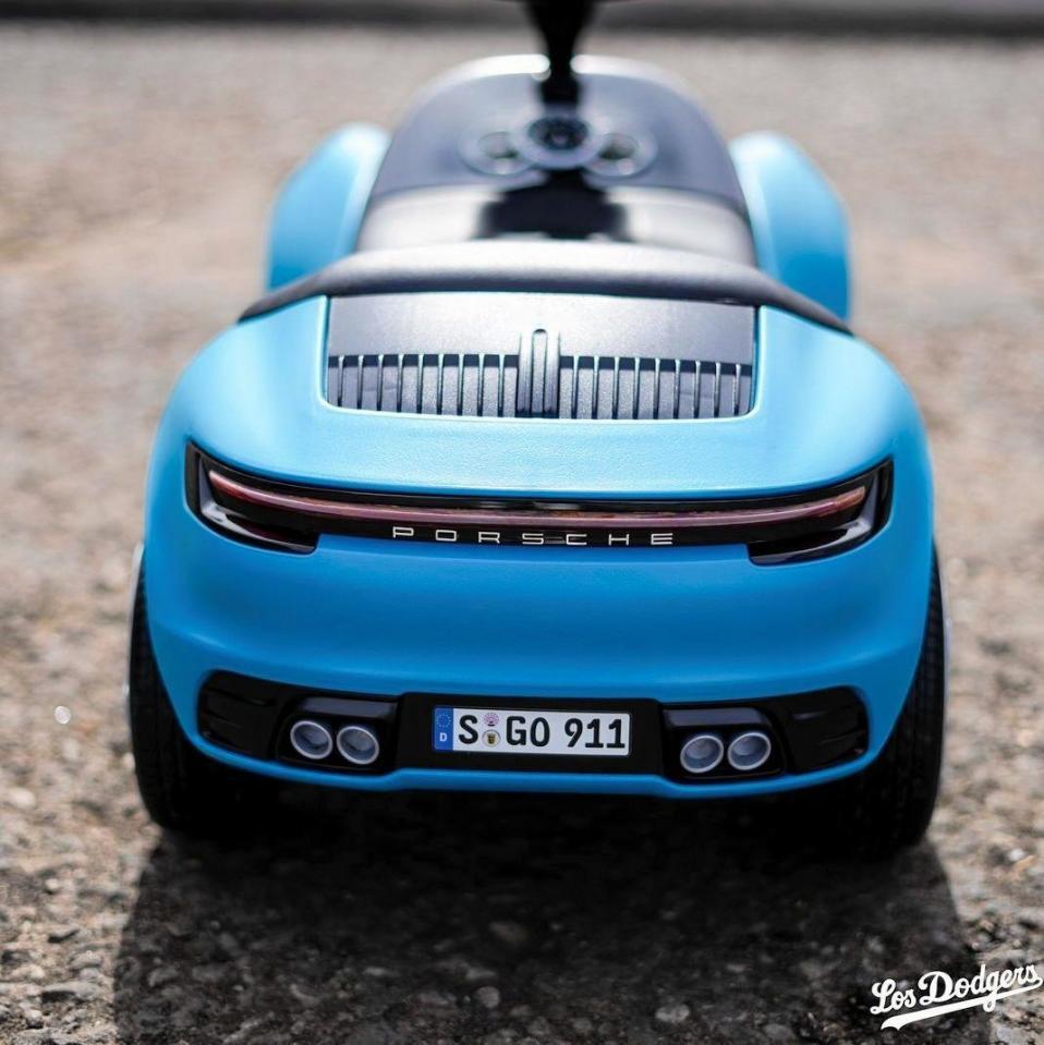 　大谷がロバーツ監督にプレゼントした子供用のポルシェ（ロサンゼルス・ドジャース提供）