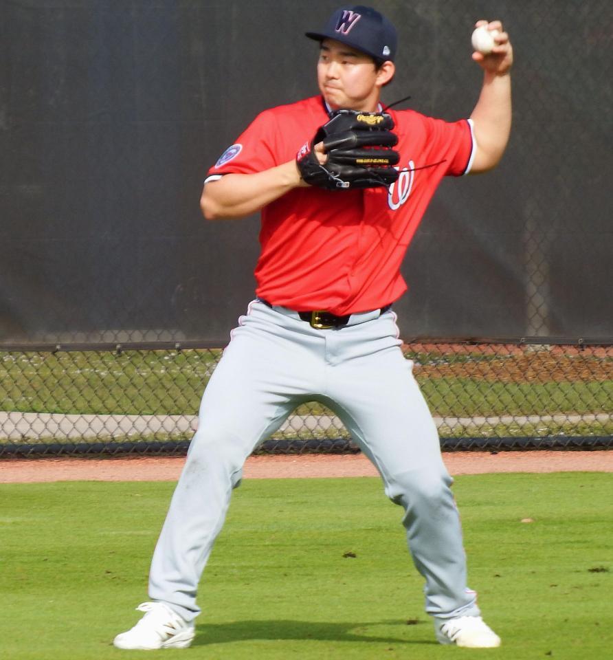 　キャッチボールするナショナルズ・小笠原