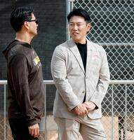 　パドレスのキャンプ地を訪れた侍ジャパン・井端監督（共同）