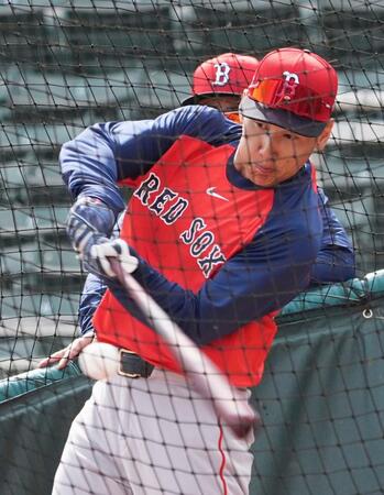 吉田正尚　快音連発　３０スイング柵越え１本　昨年１０月に右肩手術「開幕に向けて上げていければ」