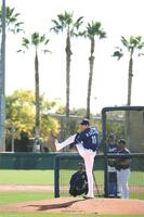 　実戦形式に登板したドジャース・佐々木（共同）