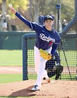 　実戦形式に登板したドジャース・佐々木（共同）