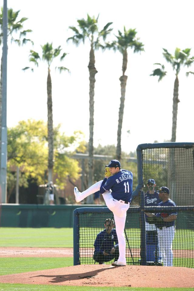 　実戦形式に登板したドジャース・佐々木（共同）