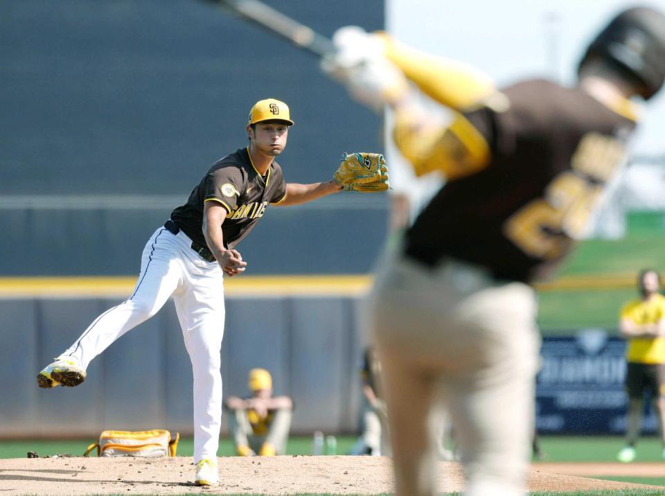 　実戦形式に登板したパドレス・ダルビッシュ（共同）