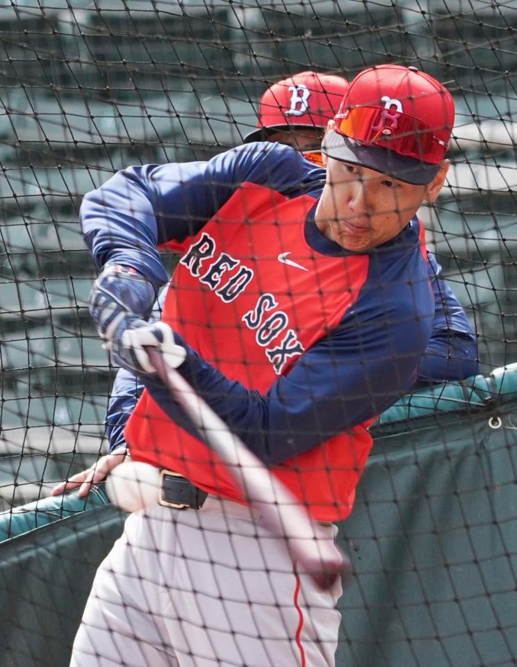 　打撃練習する吉田（共同）