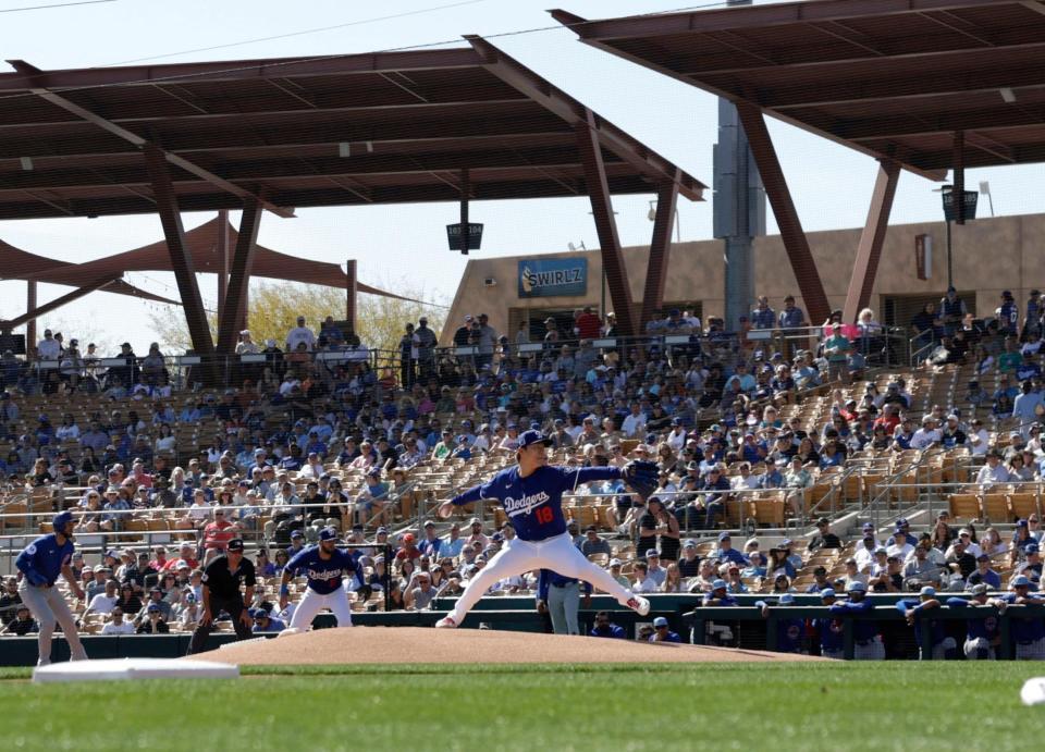 　カブス戦に先発した山本（共同）