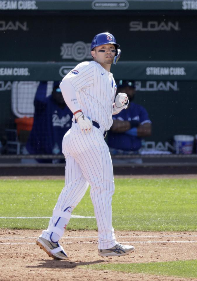 　３回、右飛に倒れた鈴木（共同）