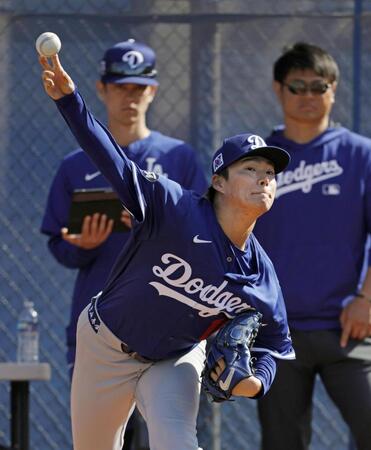 ドジャース・山本　迫力の１５３キロ　内角高めにロバーツ監督「ボウタイ！」