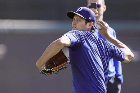 ドジャース・大谷 実戦近いぞ 27日にフリーマンが実戦初出場 ロバーツ監督「翔平もそう遠くないうち」
