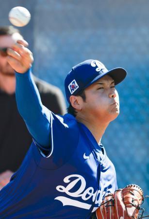 大谷、4度目のブルペンで30球 中2日、コース指定する場面も