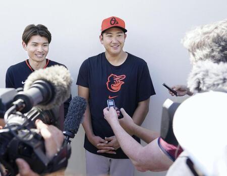 　オープン戦の登板を終え、取材に応じる菅野