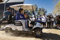 　練習を終え、引き揚げる大谷