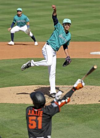 　ジャイアンツ戦に登板した藤浪（共同）