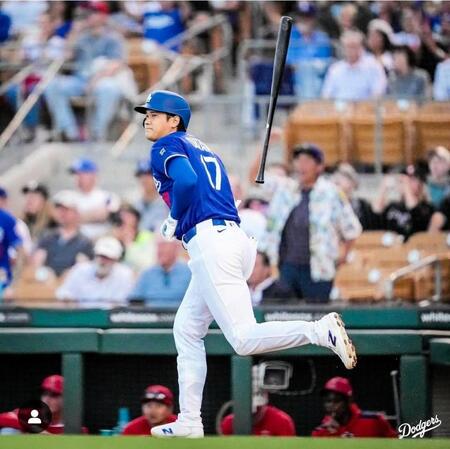 【写真】OP戦いきなり本塁打の大谷　確信歩き→バット投げがカッコ良すぎ！解説者も感嘆「さすがの大谷選手」「仕上がり良い」