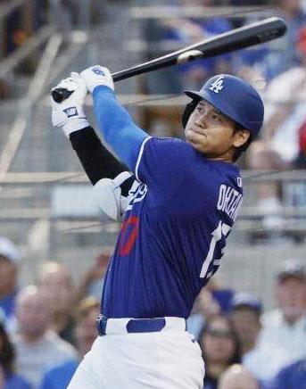 　１回、左越えに先頭打者本塁打を放つ大谷