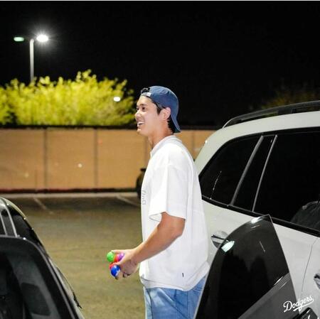 　ドッキリを仕掛けられて笑顔の大谷翔平（ロサンゼルス・ドジャース提供）