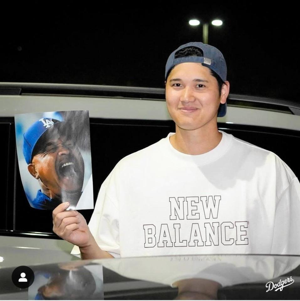 　ドッキリを仕掛けられて笑顔の大谷翔平（ロサンゼルス・ドジャース提供）