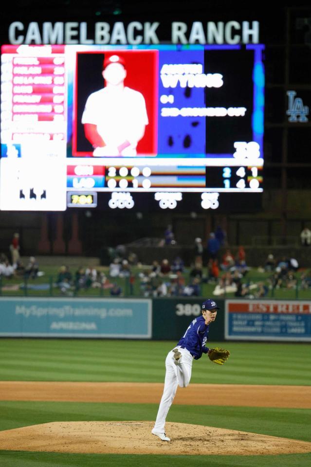 　レッズ戦で２番手でオープン戦に初登板したドジャース・佐々木（共同）