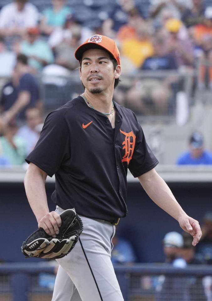 　４回途中、降板する前田（共同）