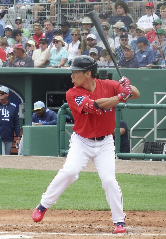 　１回、打席で構える吉田（共同）