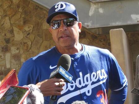 ドジャース・ロバーツ監督が長期契約延長へ　監督メジャー最高額上回る見込み