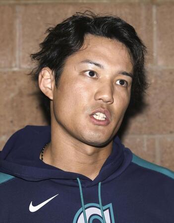 　ドジャース戦の登板を終え、取材に応じる藤浪（共同）