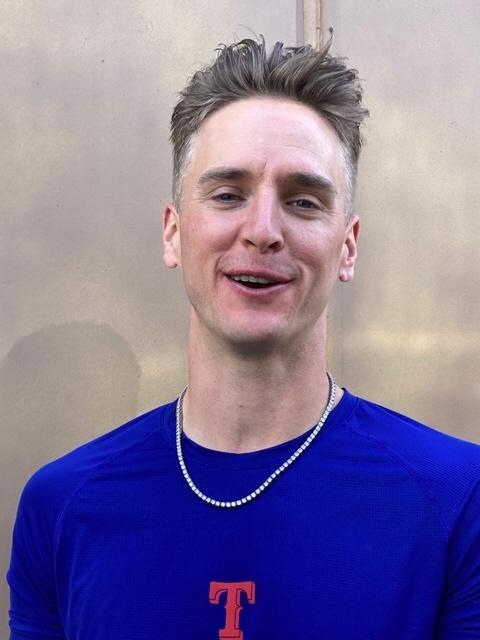 　つば九郎の担当者の死を悼んだブキャナン（撮影・小林信行）